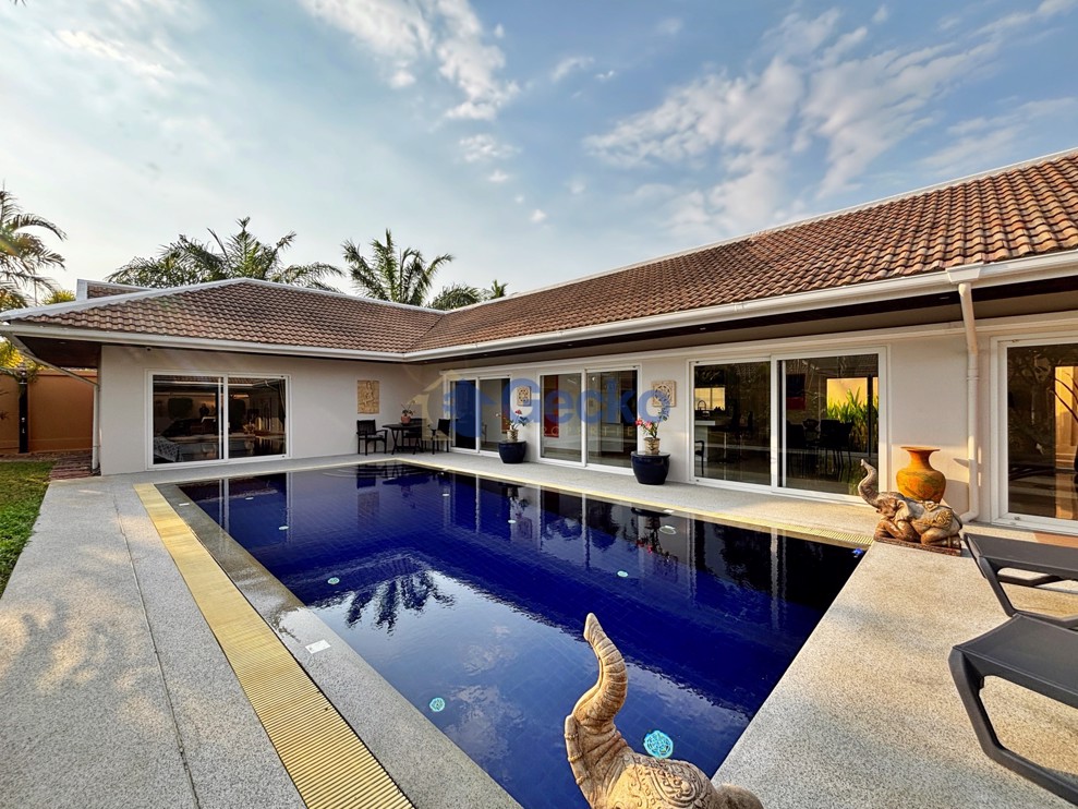 3 Bedrooms House in Sedona Villas  East Pattaya H013114 (Cover Photo)