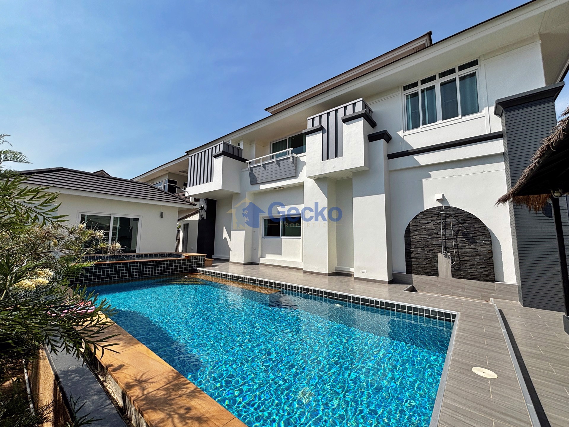 5 Bedrooms House in Central Park Hillside Village  East Pattaya H013120