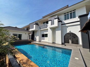 5 Bedrooms House in Central Park Hillside Village  East Pattaya H013120