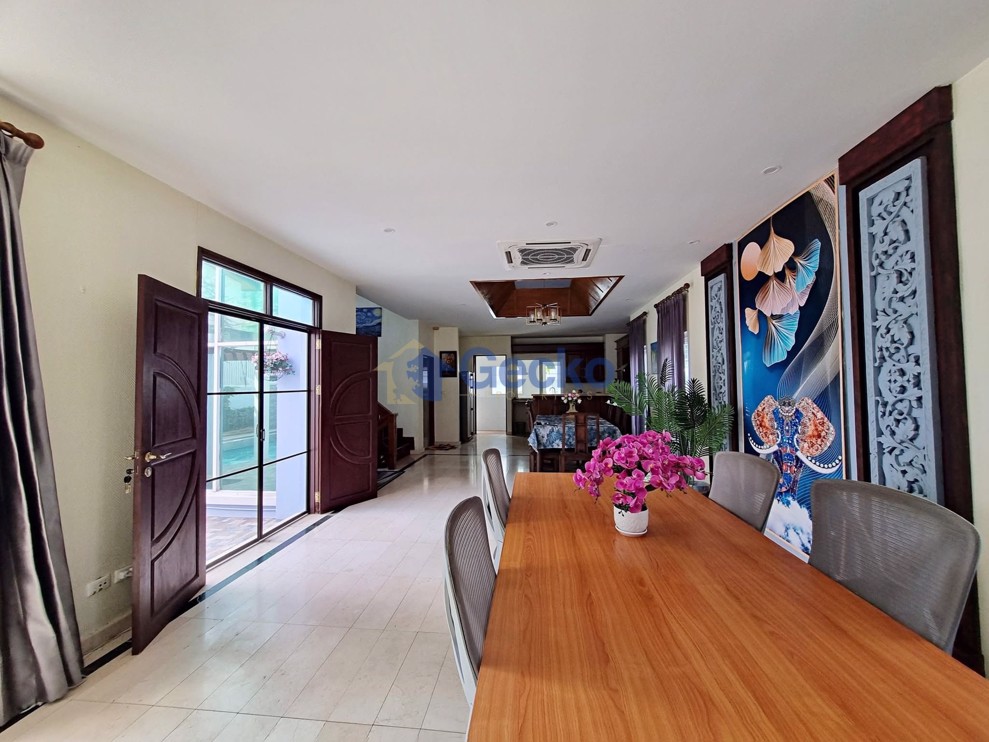 4 Bedrooms House  Pratumnak H013123 (Photo 3)