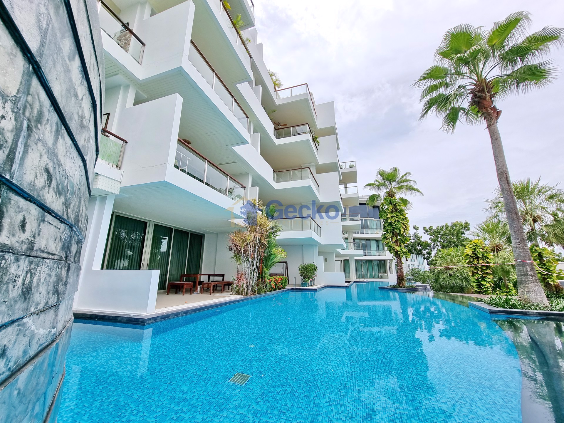 3 Bedrooms Condo in Sanctuary Wongamat C013128