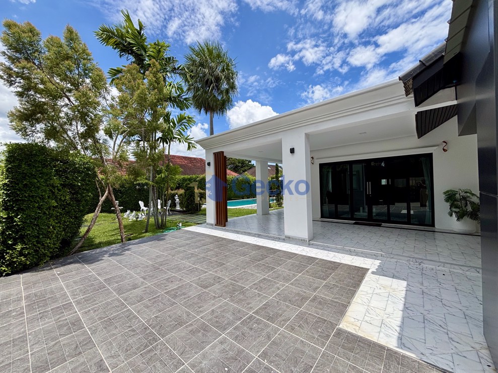 4 Bedrooms House in Pattaya Land & House  East Pattaya H009756 (Photo 3)