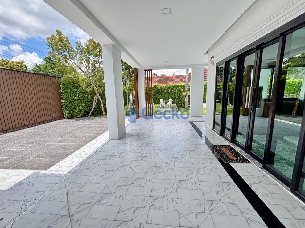 4 Bedrooms House in Pattaya Land & House  East Pattaya H009756 (Photo 4)