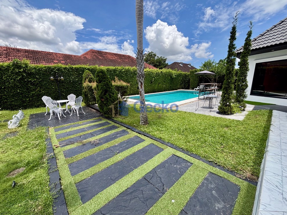 4 Bedrooms House in Pattaya Land & House  East Pattaya H009756 (Photo 2)