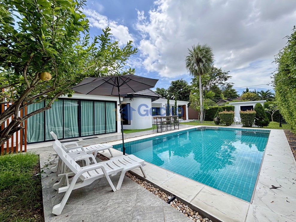 4 Bedrooms House in Pattaya Land & House  East Pattaya H009756 (Photo 1)