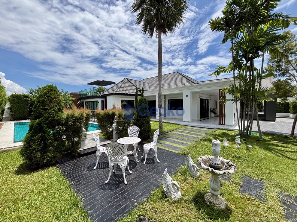 4 Bedrooms House in Pattaya Land & House  East Pattaya H009756 (Cover Photo)