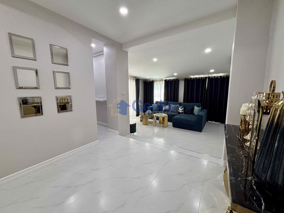 4 Bedrooms House in Pattaya Lagoon  South Pattaya H013165 (Photo 4)
