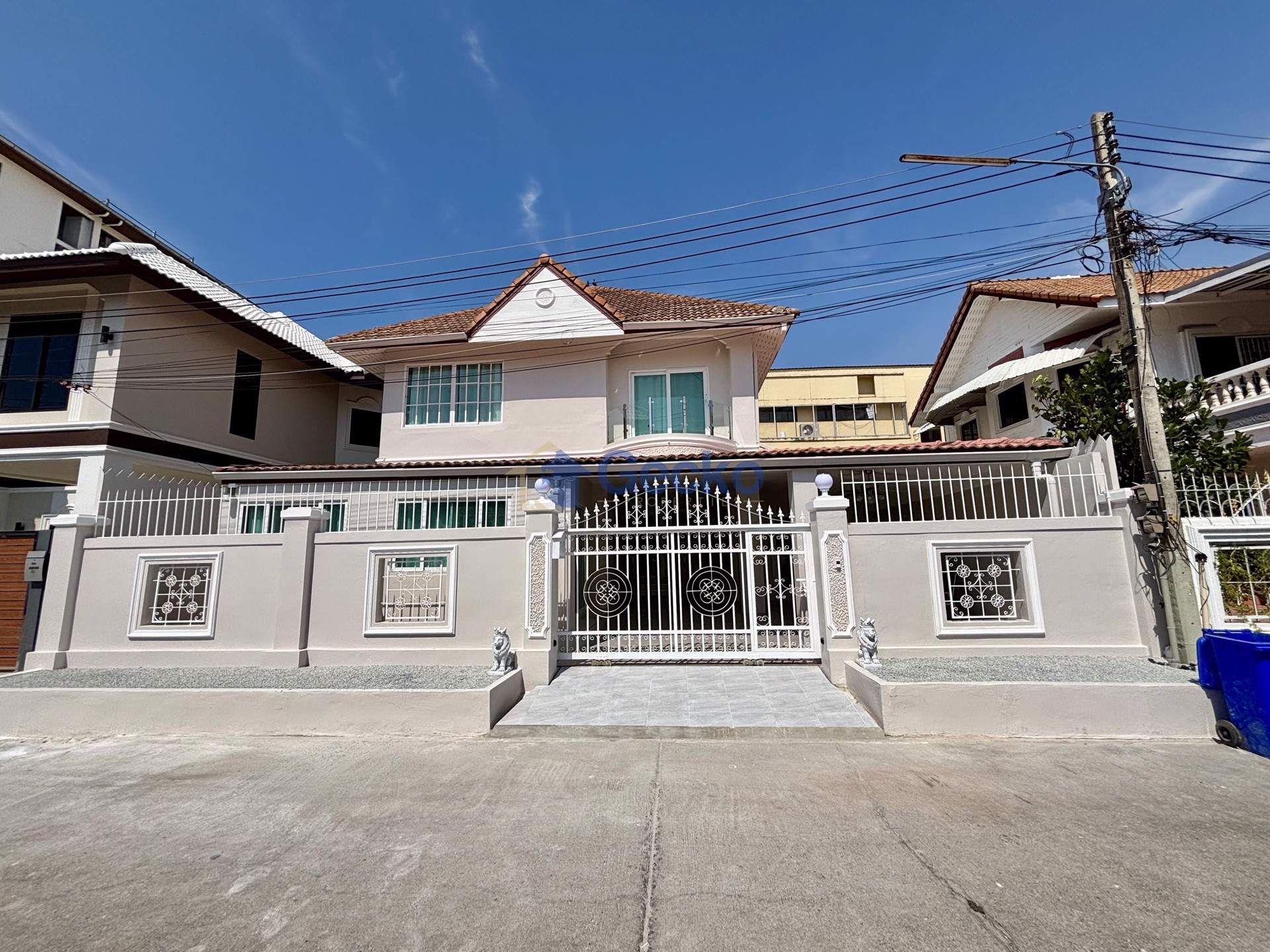 4 Bedrooms House in Pattaya Lagoon  South Pattaya H013165