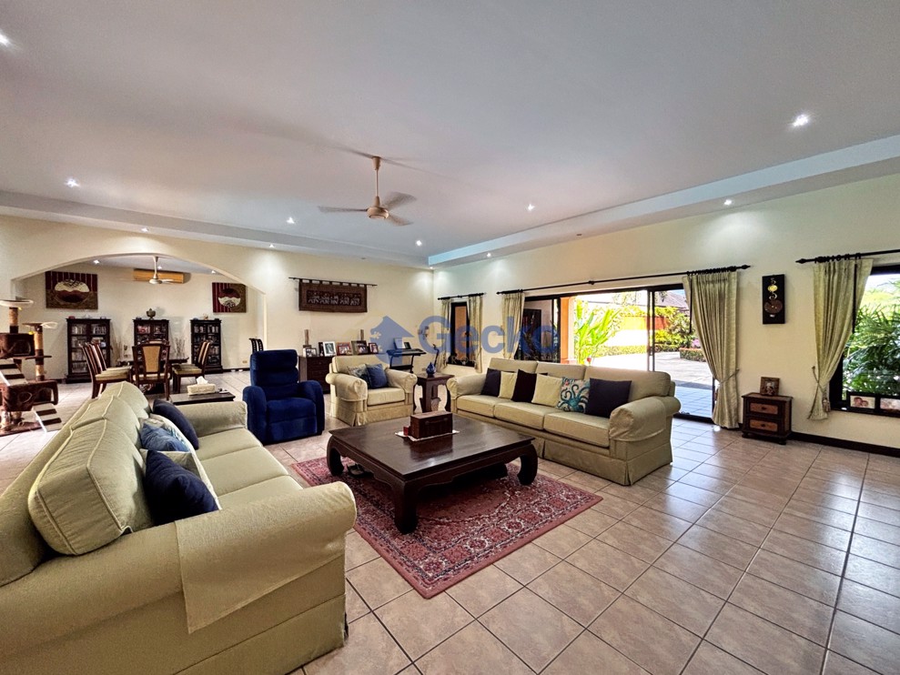 4 Bedrooms House  Huay Yai H013167 (Photo 3)