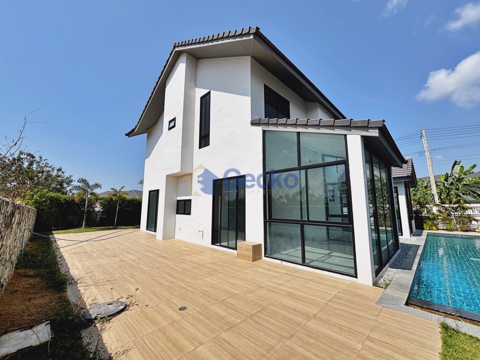 4 Bedrooms House in Paradise Villa 3  East Pattaya H013171 (Photo 1)