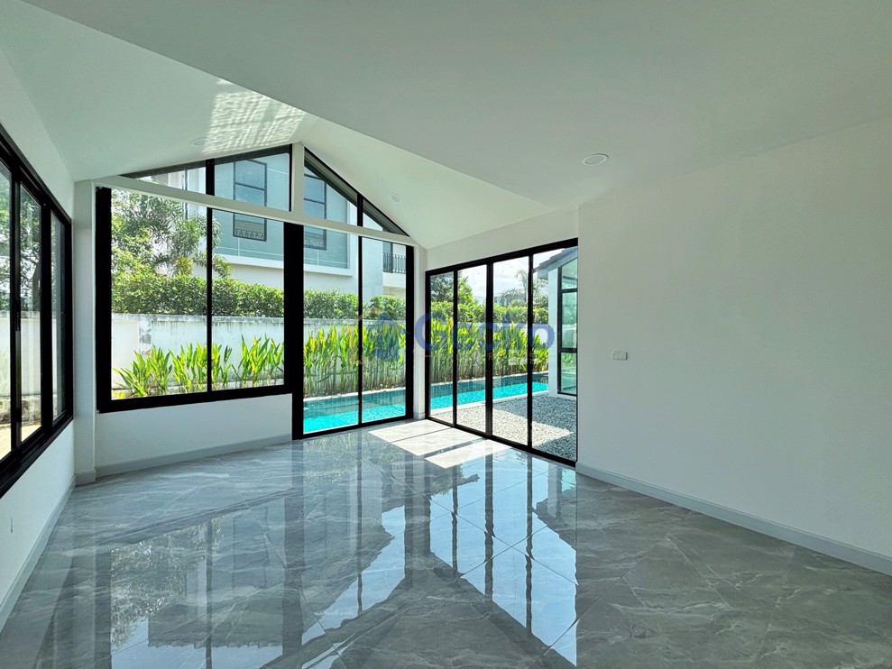 4 Bedrooms House in Paradise Villa 3  East Pattaya H013171 (Photo 2)