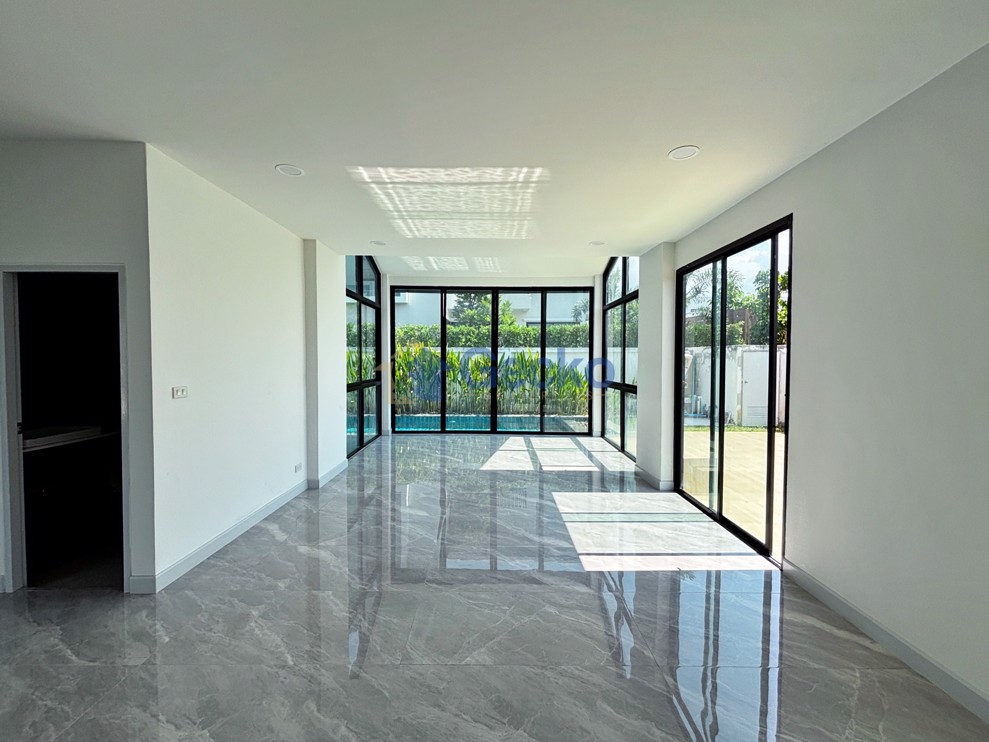 4 Bedrooms House in Paradise Villa 3  East Pattaya H013171 (Photo 3)