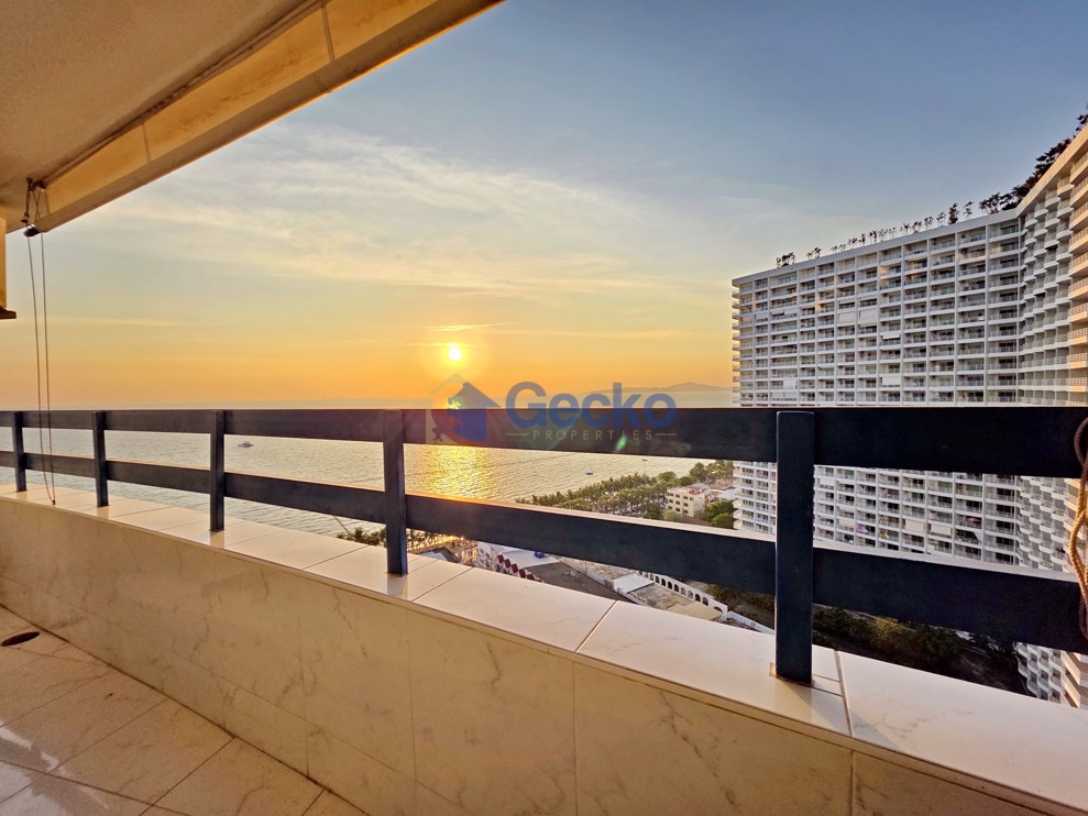 2 Bedrooms Condo in Jomtien Plaza Condotel Jomtien C013174 (Cover Photo)