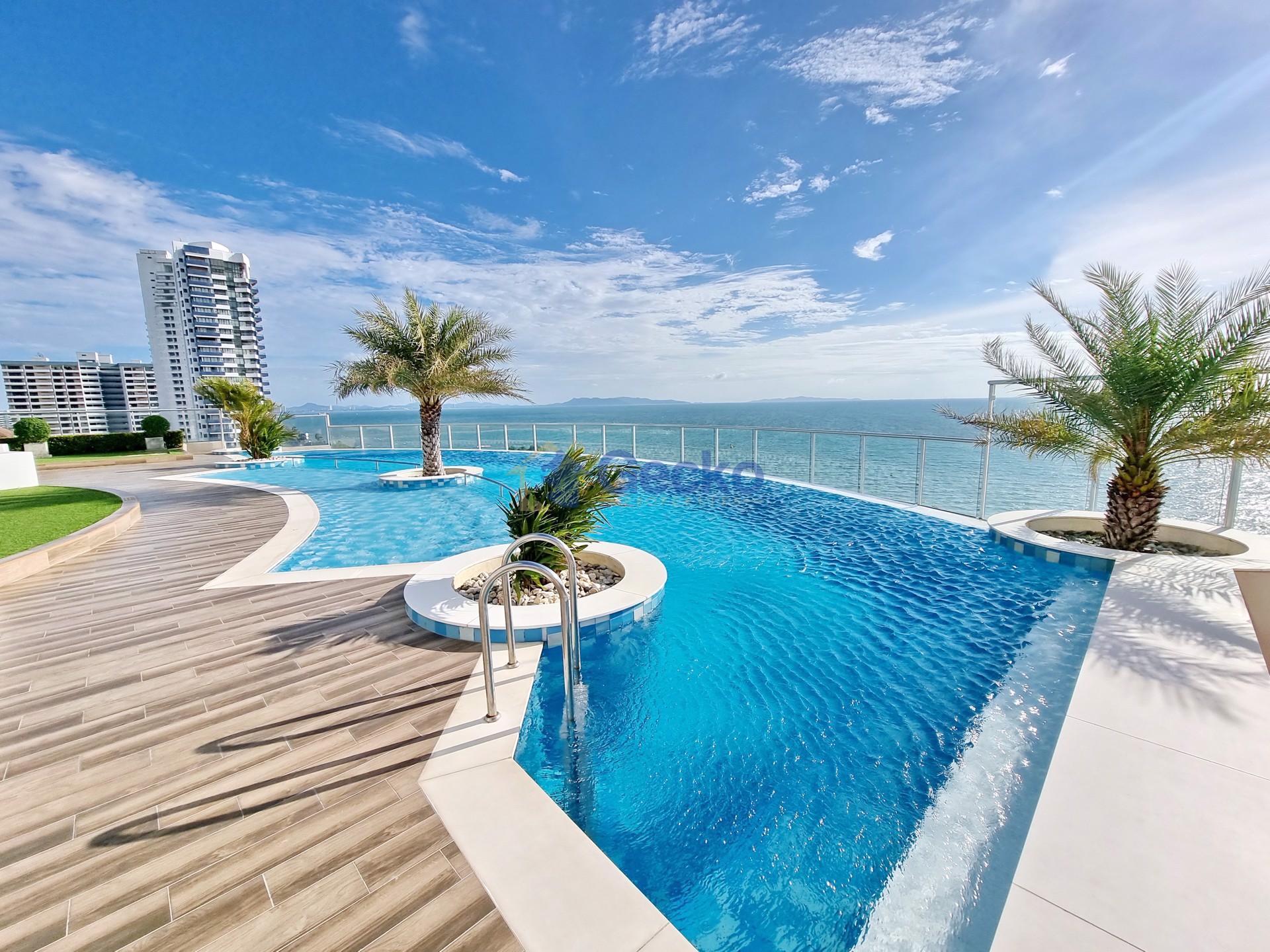 1 Bedroom Condo in  Sands Condominium Pratumnak C013180
