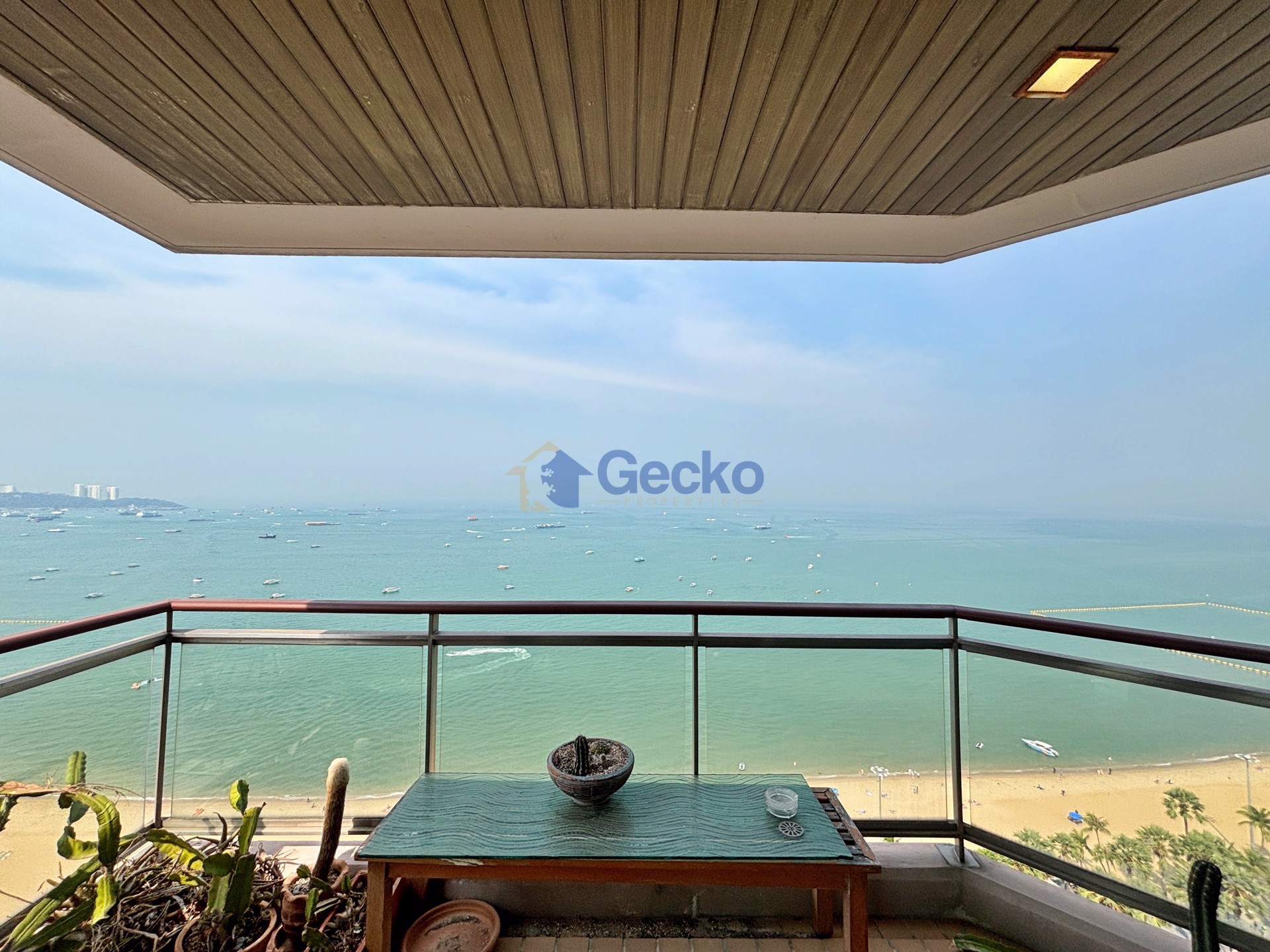 2 Bedrooms Condo in Northshore North Pattaya C013183