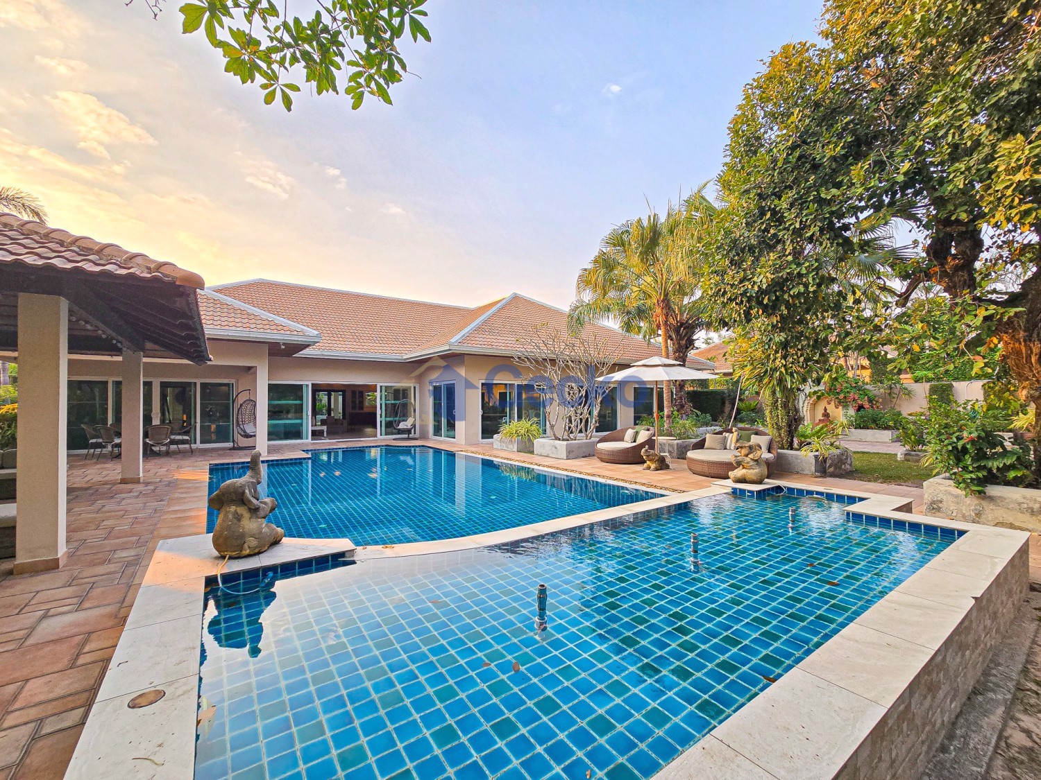 6 Bedrooms House in Sedona Villas  East Pattaya H013190