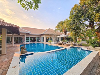 6 Bedrooms House in Sedona Villas  East Pattaya H013190