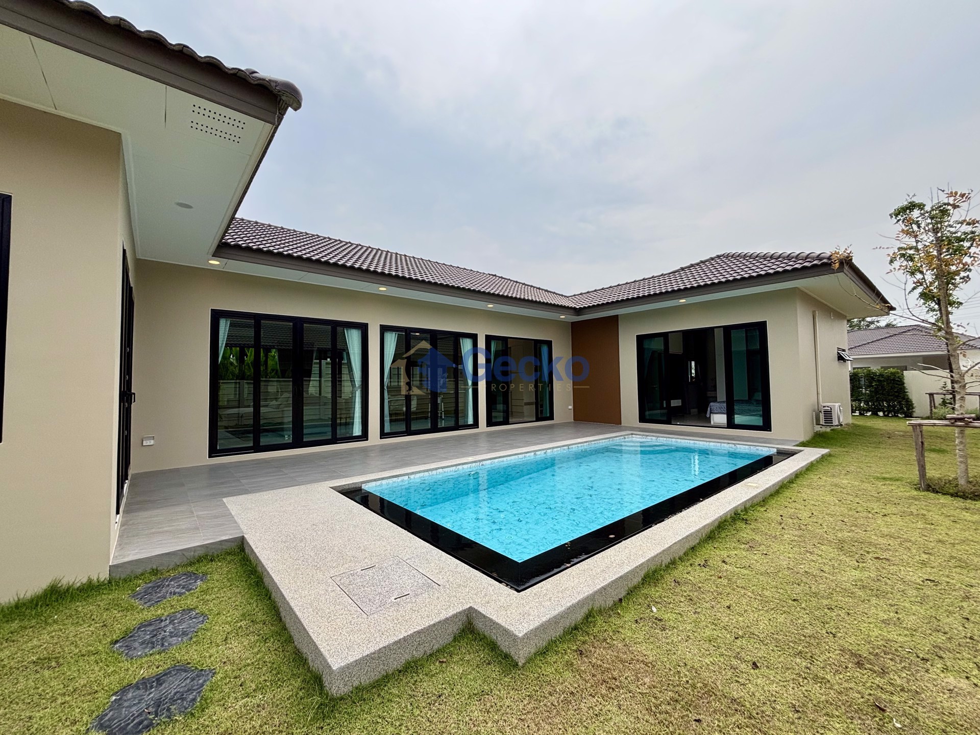 3 Bedrooms House in Garden Ville 9  East Pattaya H013192