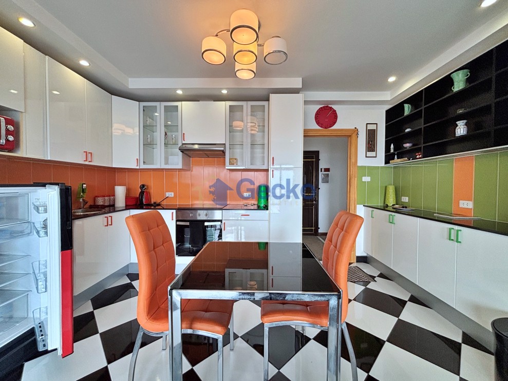 2 Bedrooms Condo in Diana Estates Central Pattaya C010000 (Photo 3)