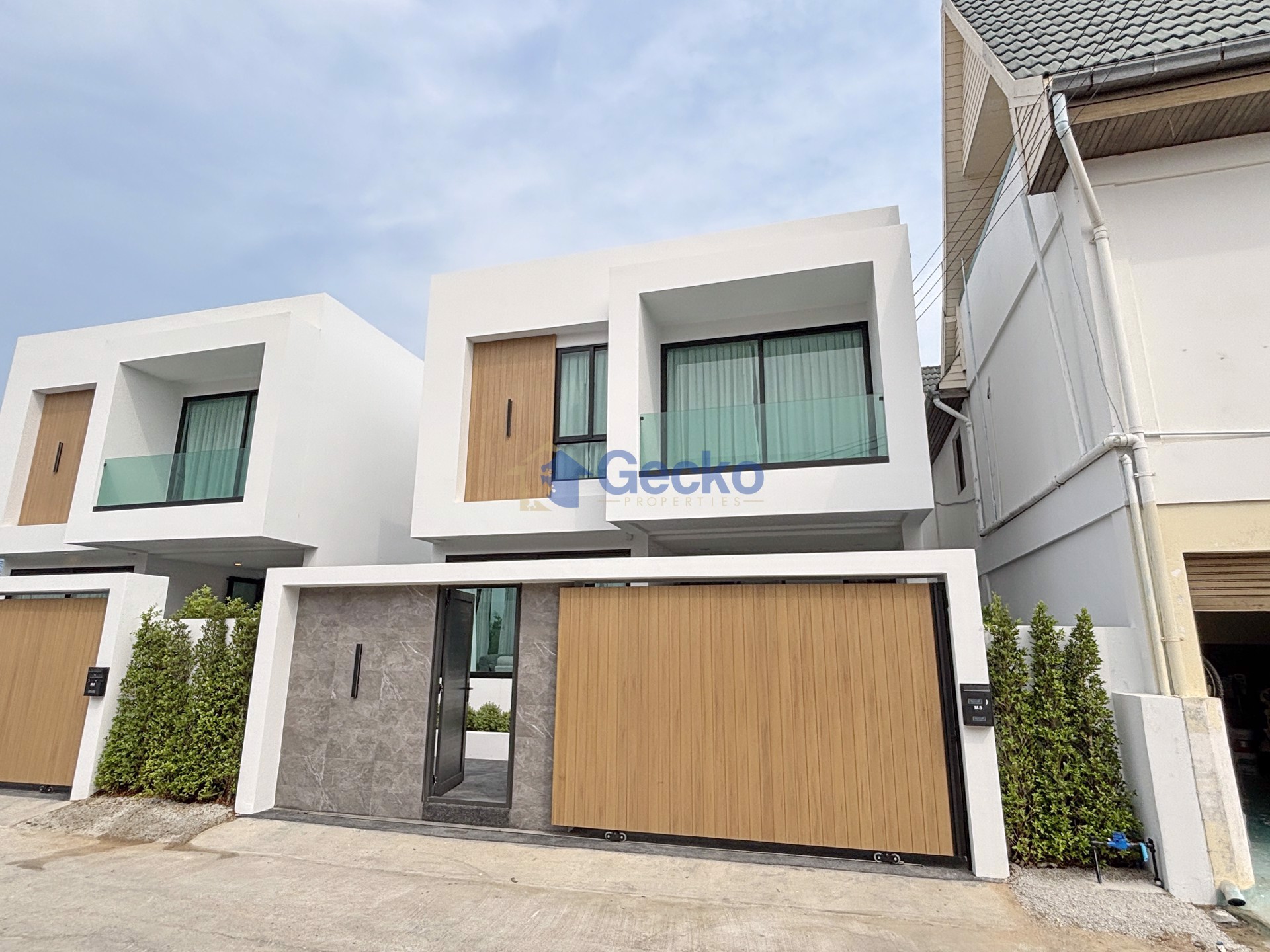 3 Bedrooms House  Na Kluea H013194