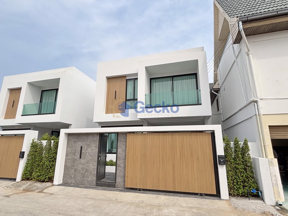 3 Bedrooms House  Na Kluea H013194 (Cover Photo)