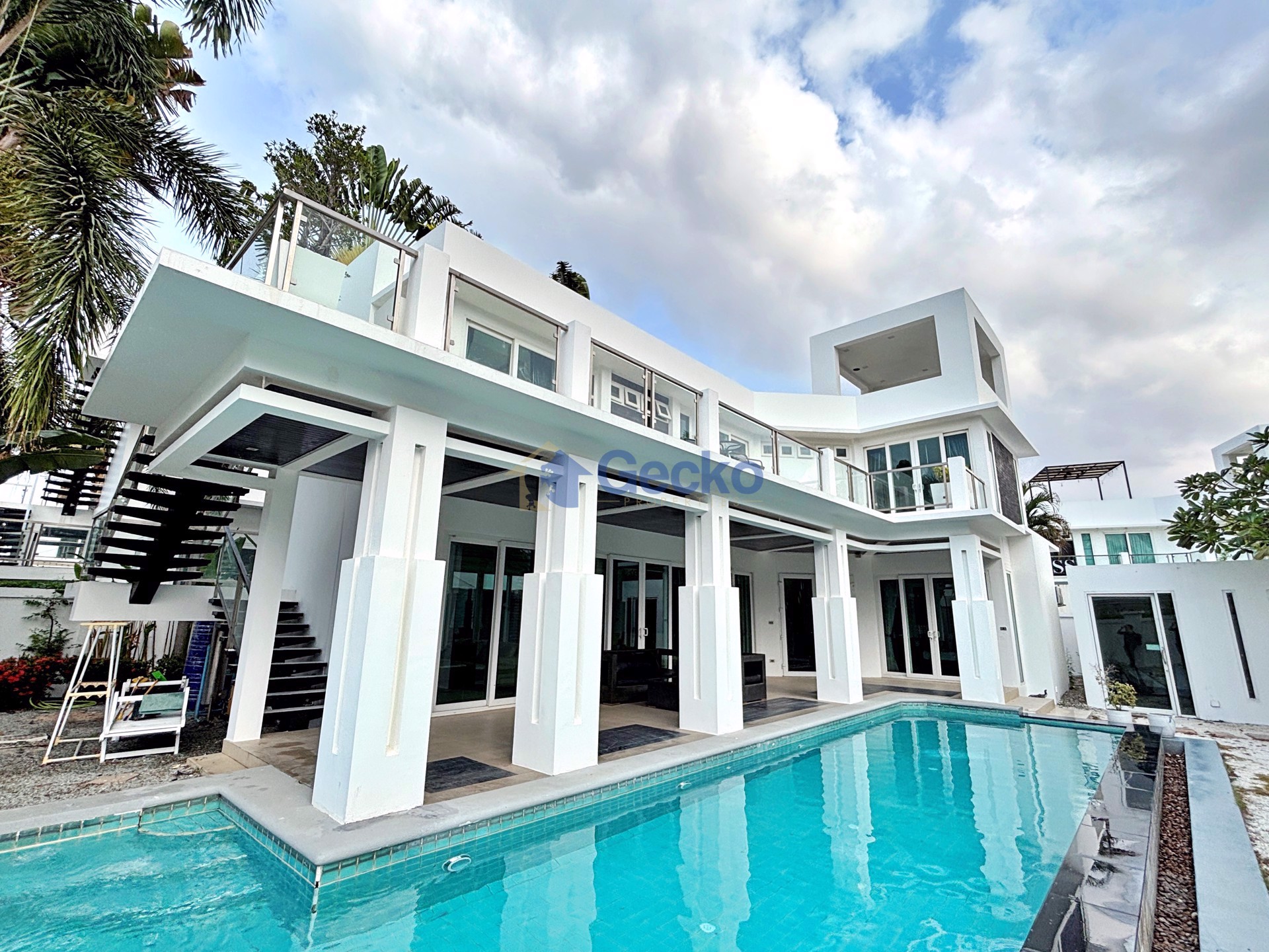 4 Bedrooms House in Palm Oasis Pool Villas  Jomtien H008920