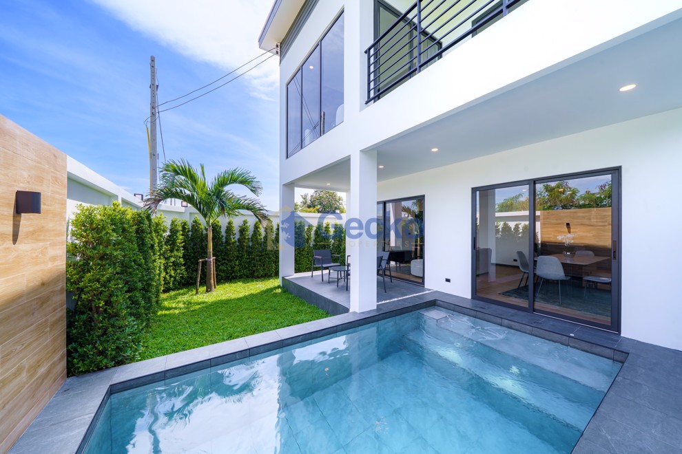 4 Bedrooms House  East Pattaya H013212 (Cover Photo)