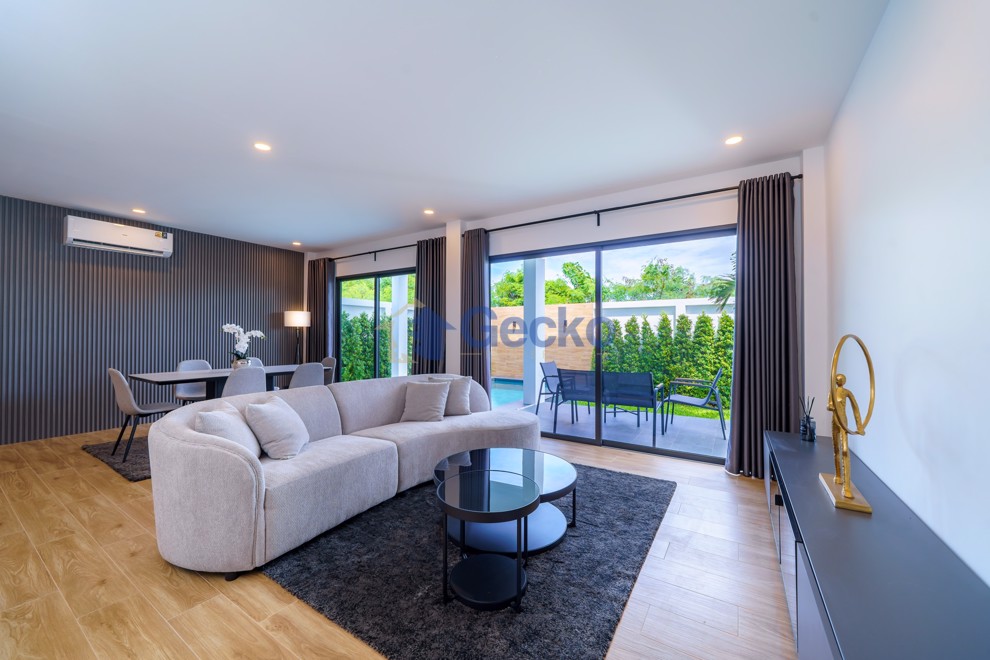 4 Bedrooms House  East Pattaya H013212 (Photo 4)