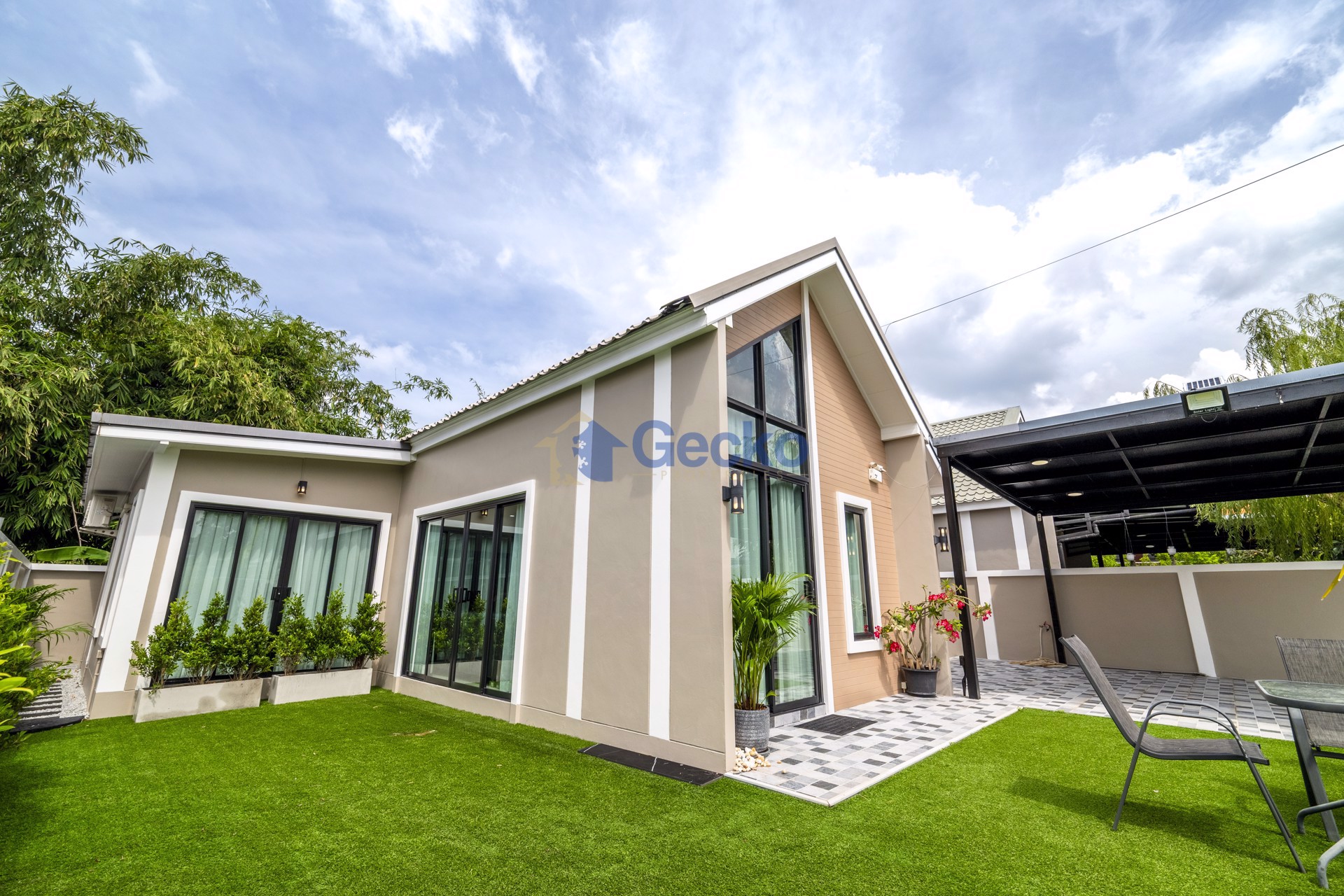 3 Bedrooms House  East Pattaya H013213