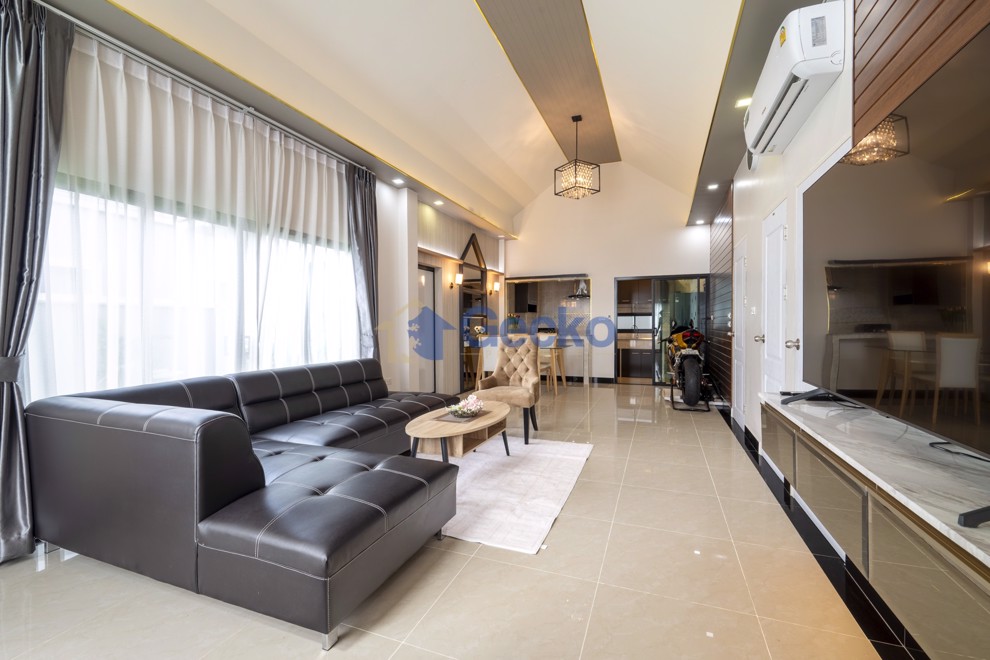 3 Bedrooms House  East Pattaya H013213 (Photo 4)