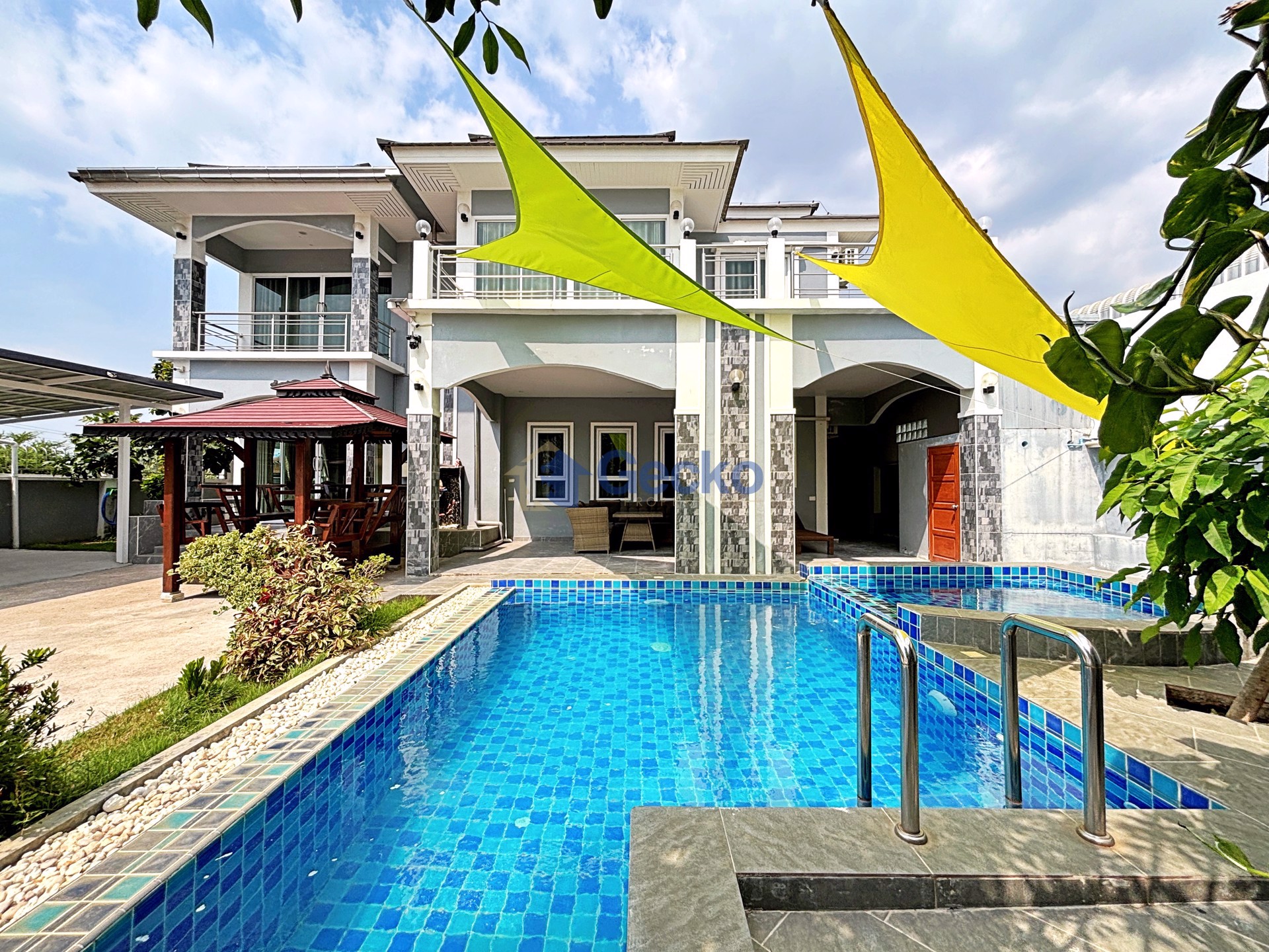 9 Bedrooms House  Na Jomtien H013221