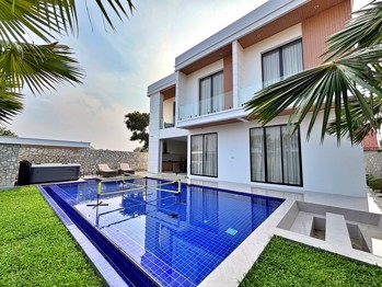 4 Bedrooms House in Lakeside Court 6  East Pattaya H012386