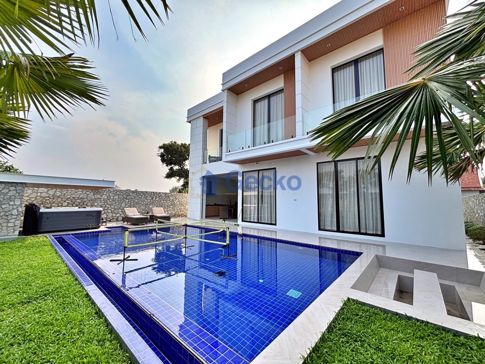 4 Bedrooms House in Lakeside Court 6  East Pattaya H012386 (Cover Photo)