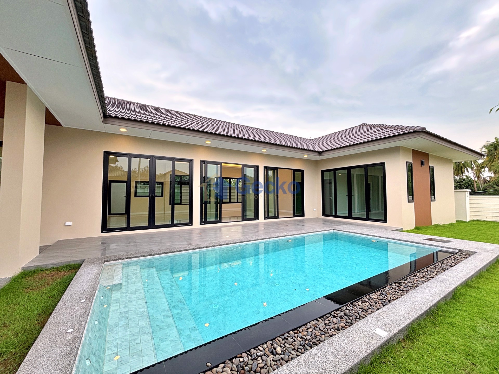 3 ห้องนอน บ้าน in Garden Ville 9  พัทยาตะวันออก H013226