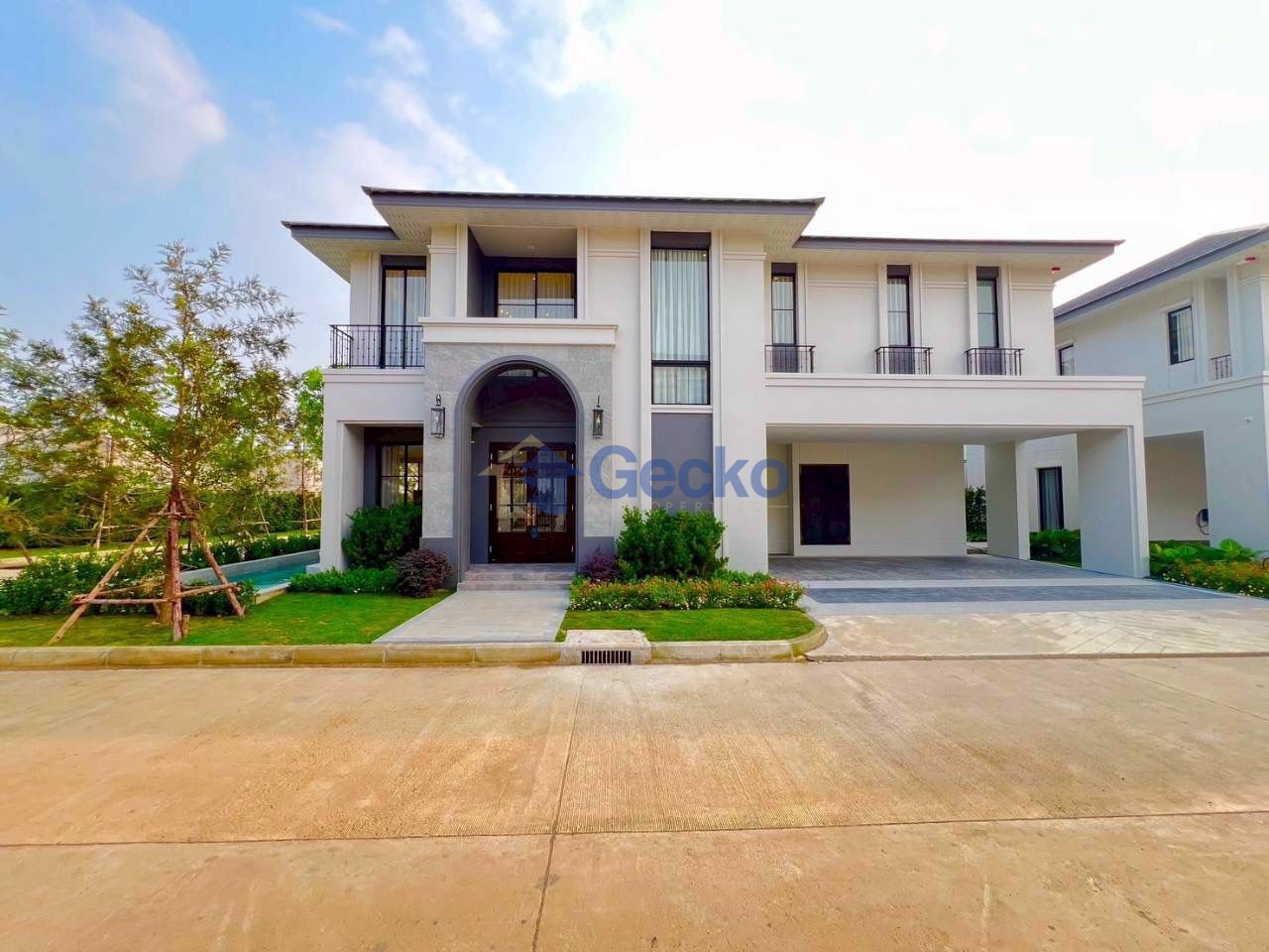 4 Bedrooms House in REKHA Pattaya - Motorway  East Pattaya H013223