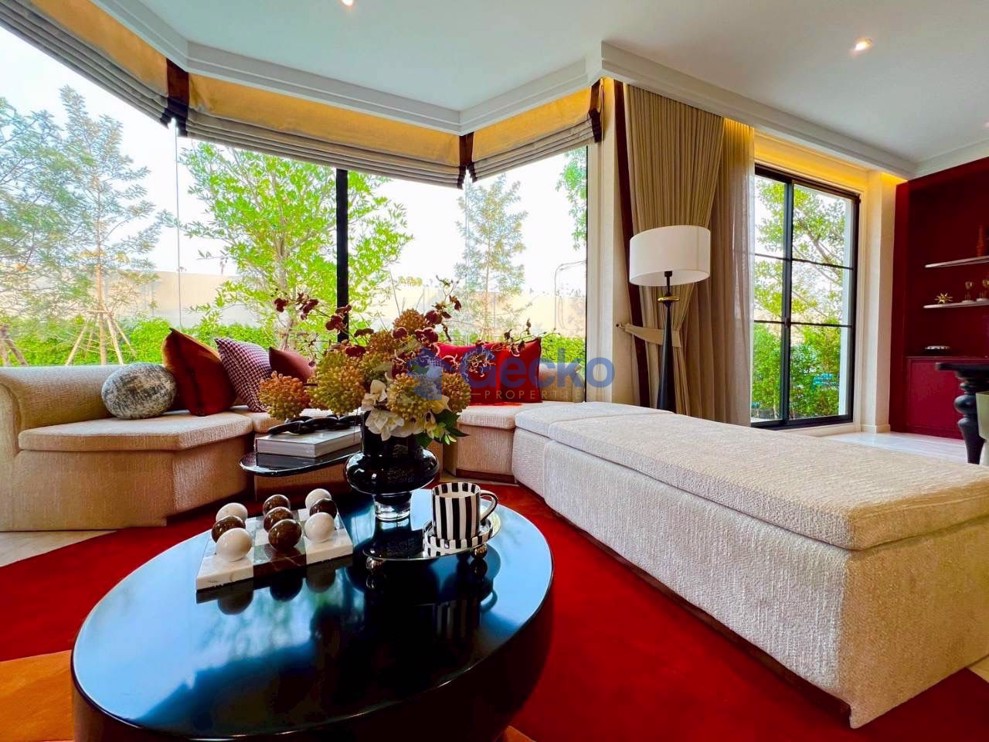 4 Bedrooms House in REKHA Pattaya - Motorway  East Pattaya H013223 (Photo 2)