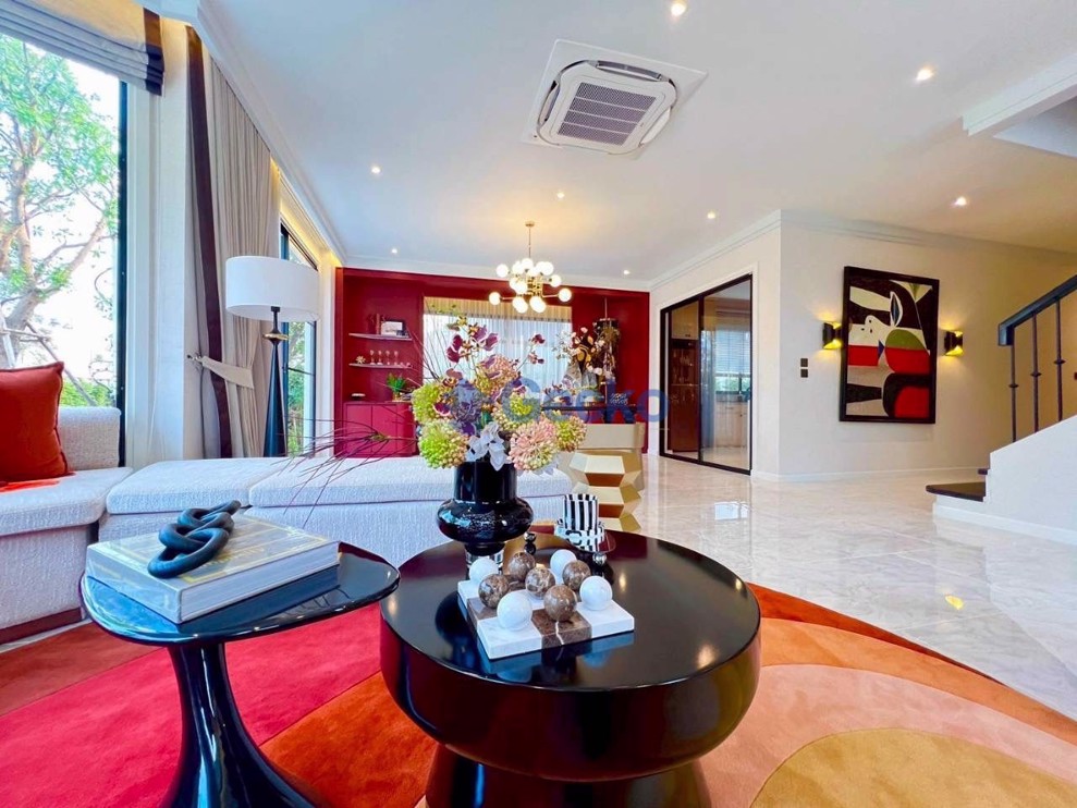4 Bedrooms House in REKHA Pattaya - Motorway  East Pattaya H013223 (Photo 3)