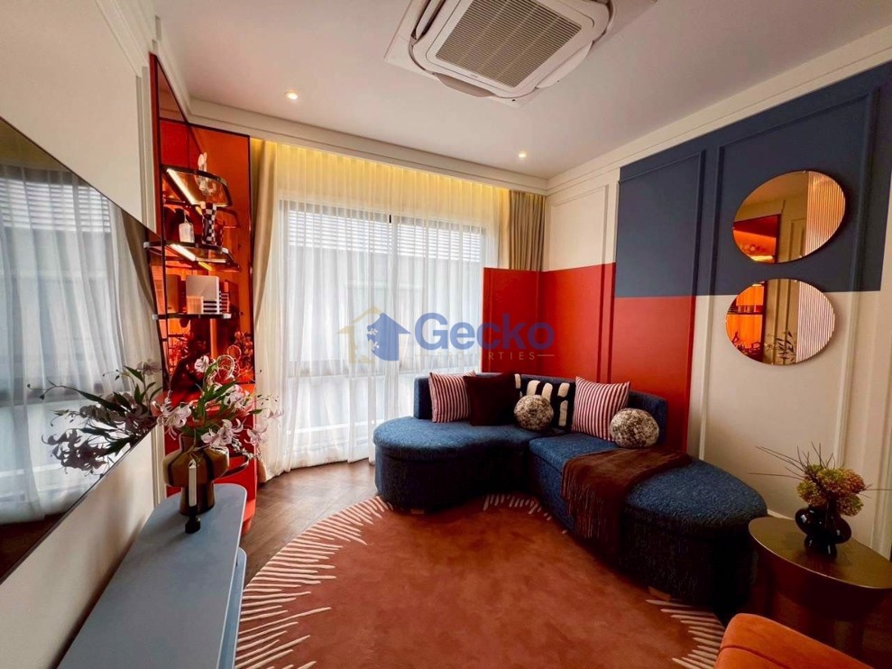 4 Bedrooms House in REKHA Pattaya - Motorway  East Pattaya H013223 (Photo 1)