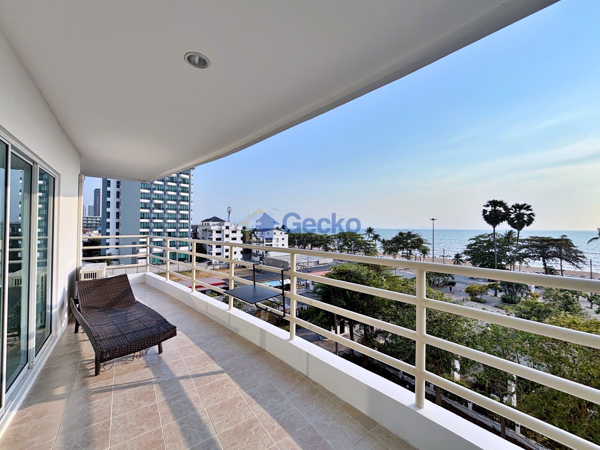 2 Bedrooms Condo in View Talay 8 Jomtien C013231
