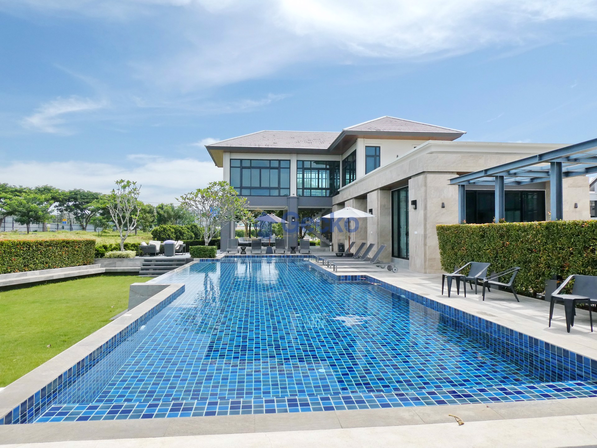 4 Bedrooms House in Patta Prime  East Pattaya H013250