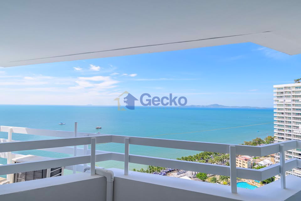 2 Bedrooms Condo in Jomtien Plaza Condotel Jomtien C013256