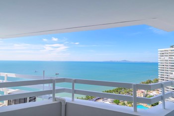 2 Bedrooms Condo in Jomtien Plaza Condotel Jomtien C013256