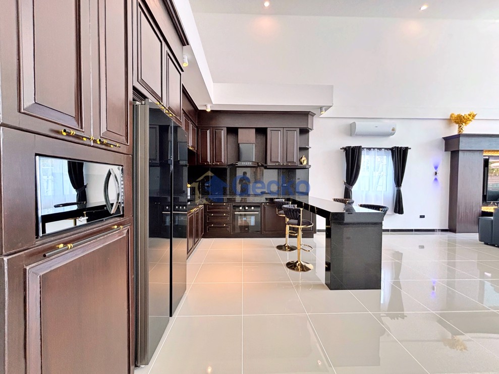 6 Bedrooms House  Pratumnak H013265 (Photo 4)