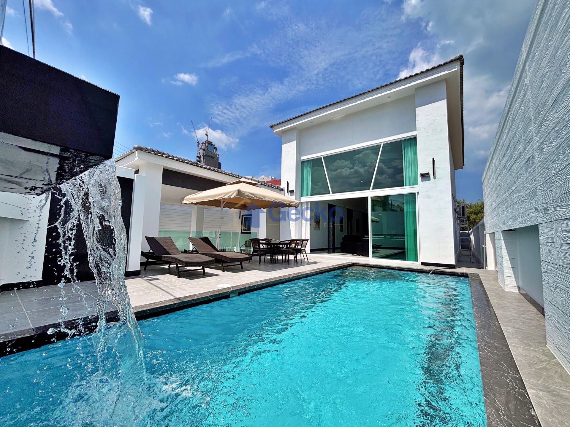 6 Bedrooms House  Pratumnak H013265