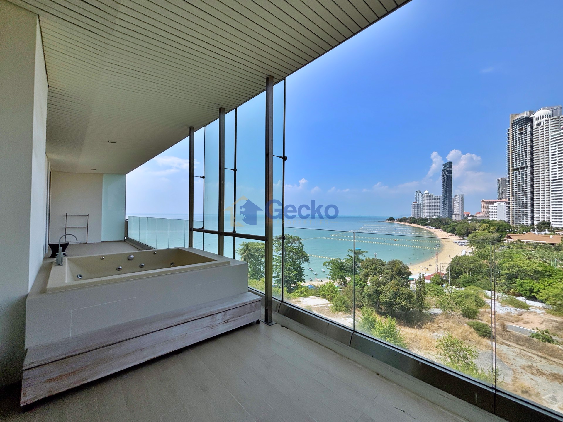 2 Bedrooms Condo in The Cove Pattaya Wongamat C013267