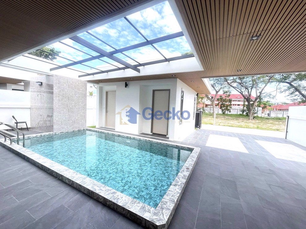 4 Bedrooms House  East Pattaya H013270 (Photo 2)