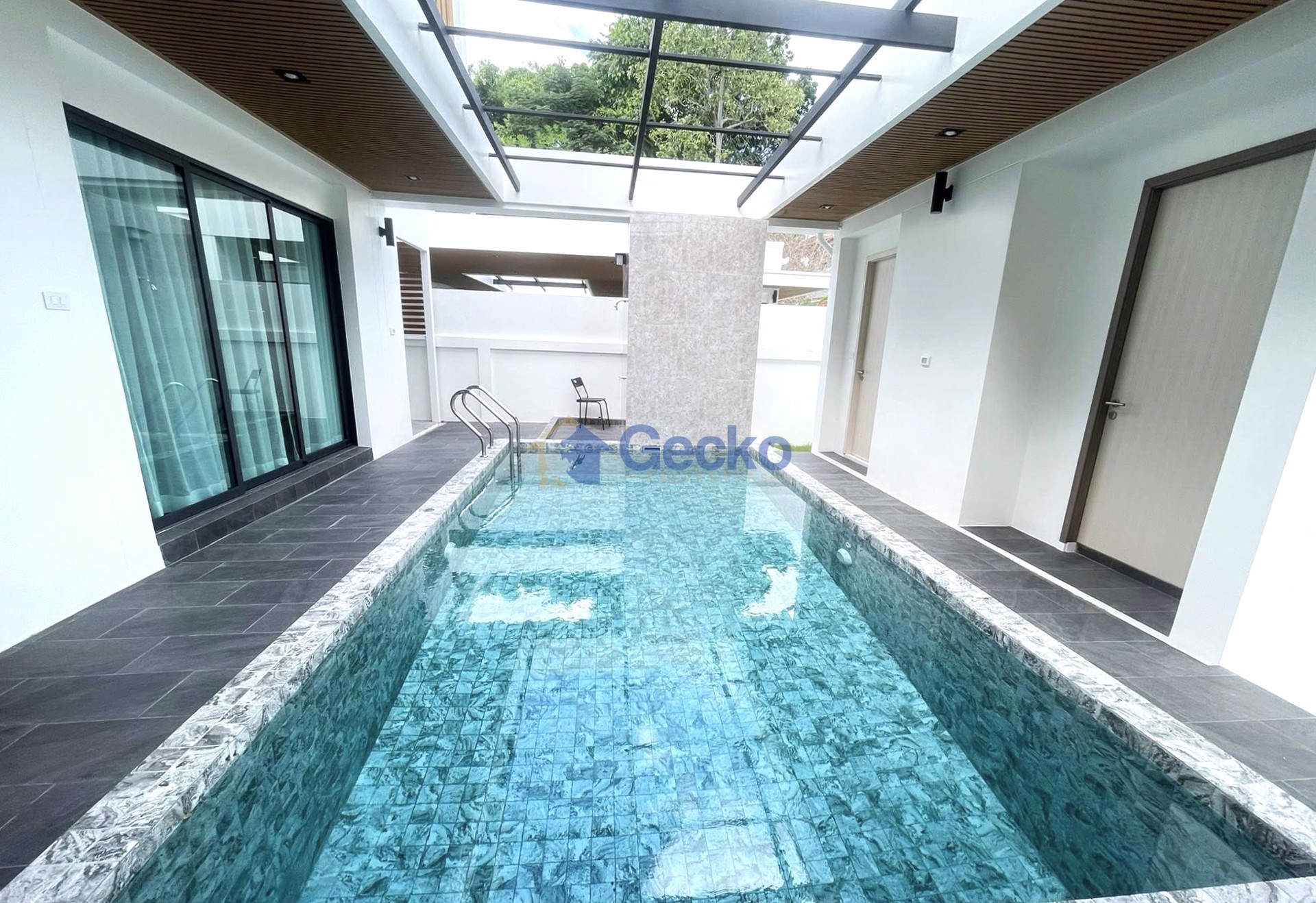 4 Bedrooms House  East Pattaya H013270