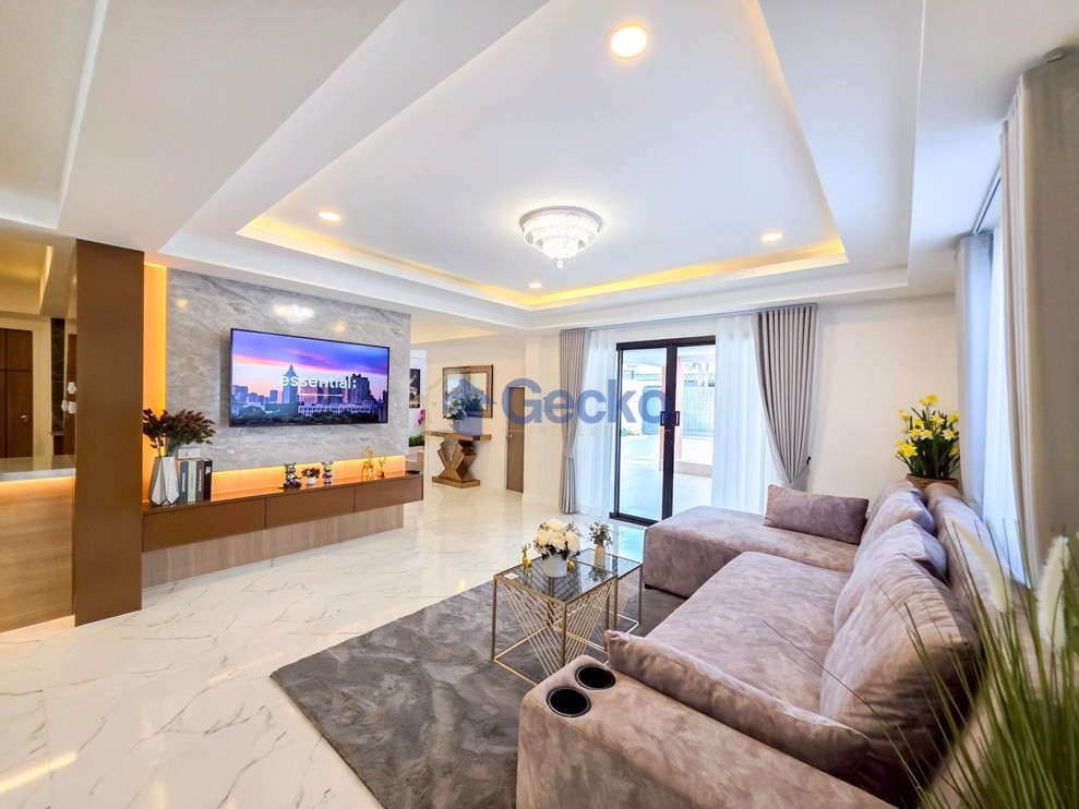 5 Bedrooms House  South Pattaya H013271 (Photo 1)
