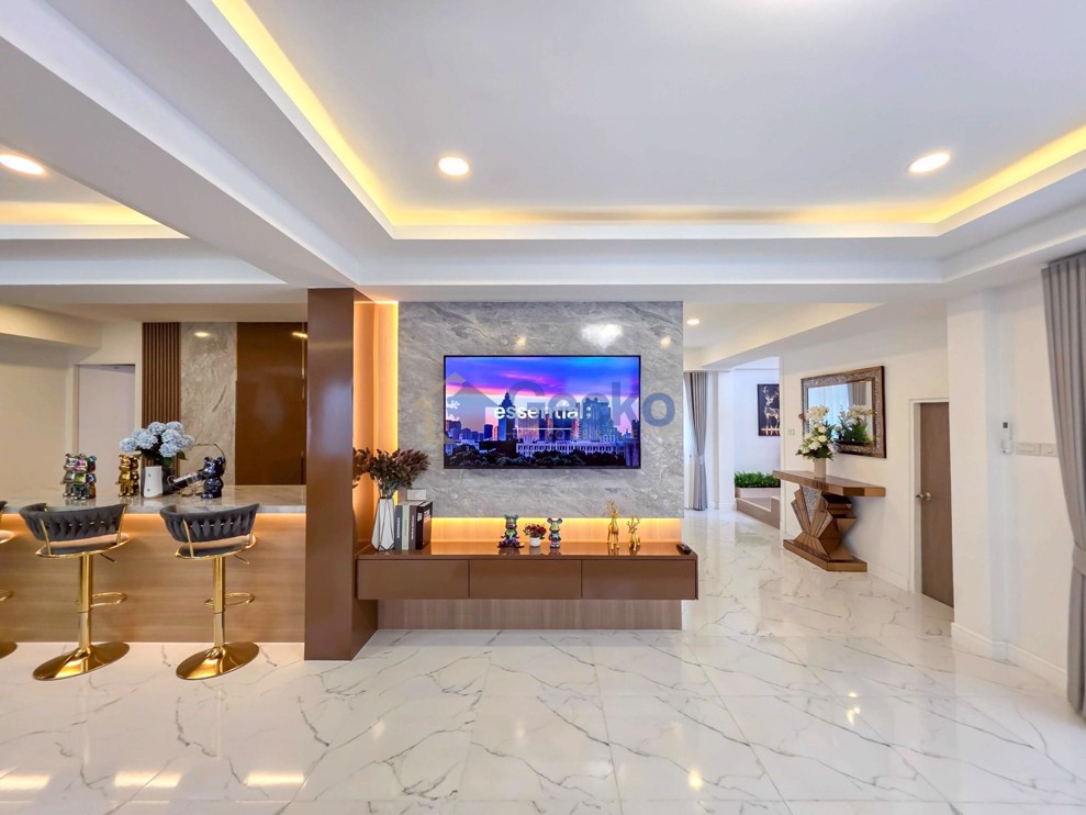 5 Bedrooms House  South Pattaya H013271 (Photo 4)