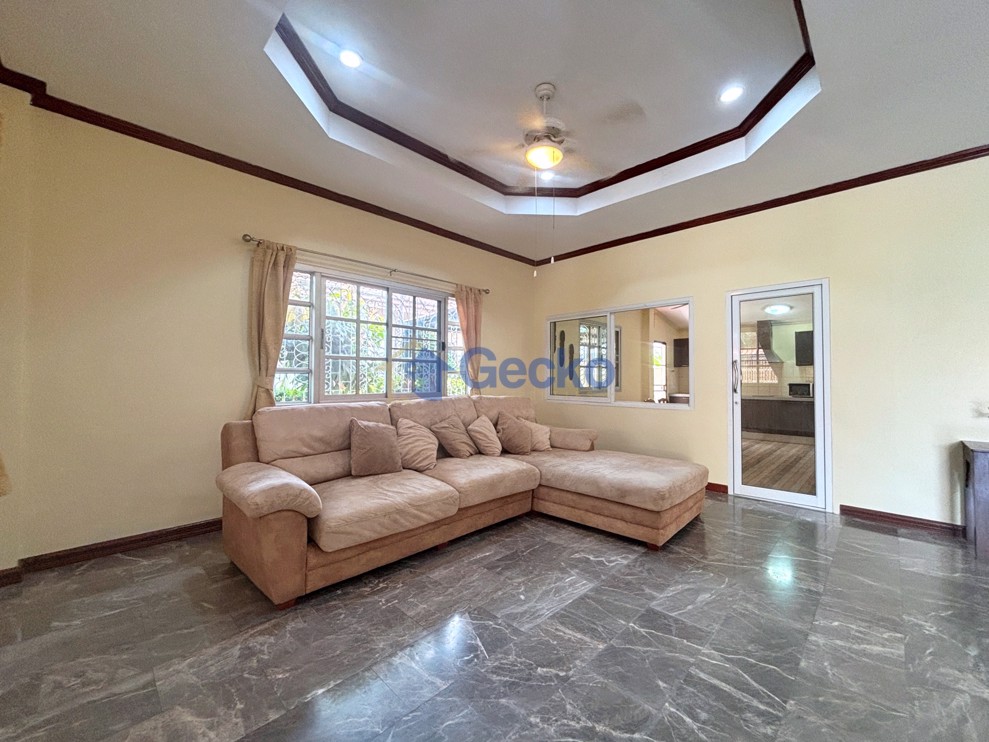 3 Bedrooms House in Wonderland 1  North Pattaya H013276 (Photo 2)